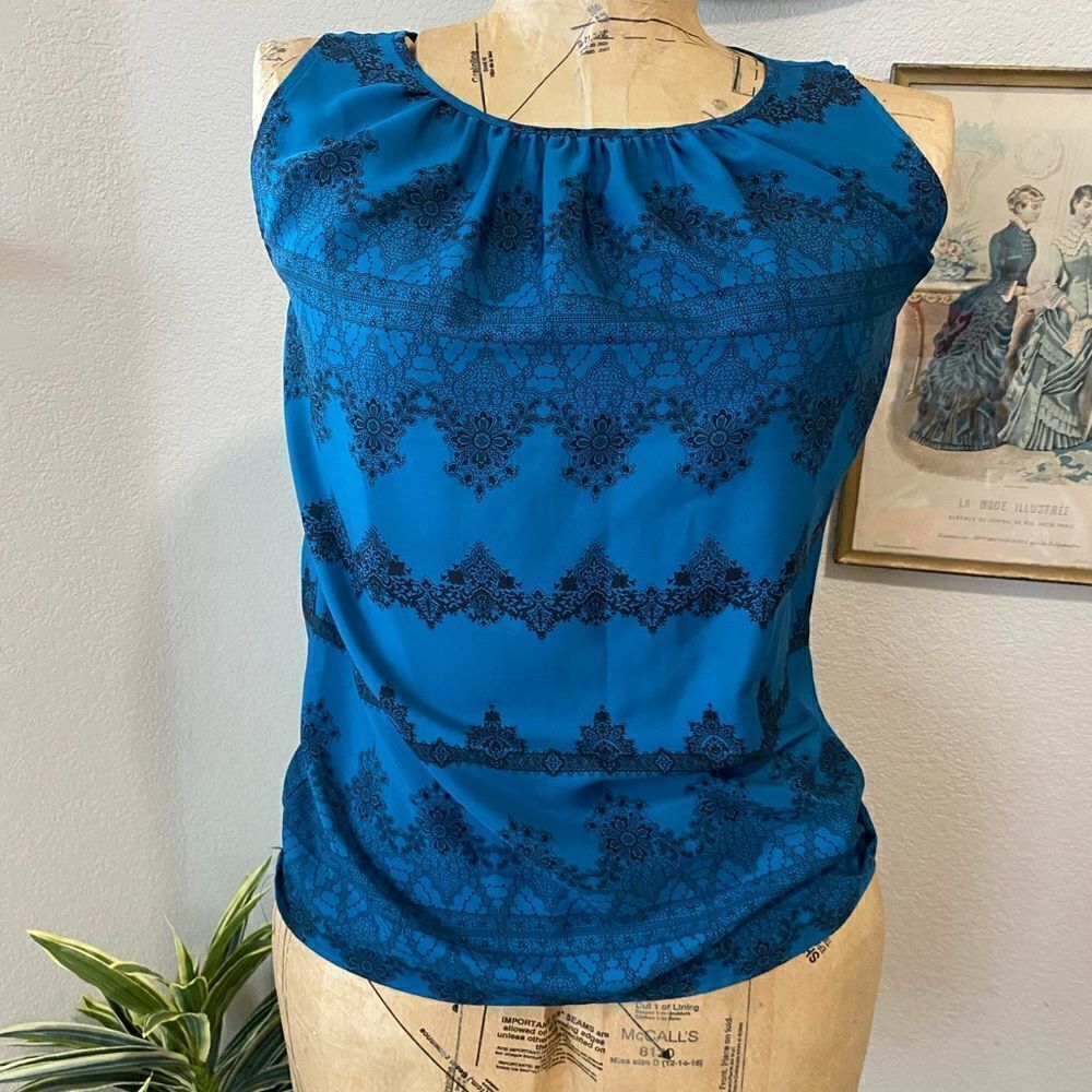 Loft Petite Blue Black Floral Mandala Scroll Sleeveless Blouse sz XS Career